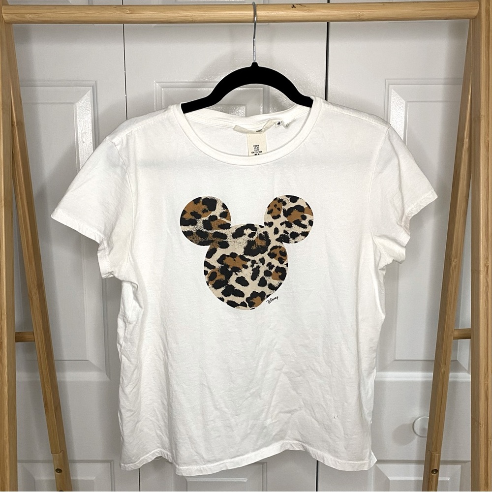 Animal Print Mickey Mouse Head Print on Off White Shirt, Medium Short Sleeve